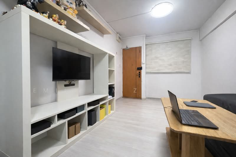 701 Yishun Avenue 5, 701 Yishun Avenue 5, 2 Bedrooms, 731 sqft, HDB Flat For Sale, by Emily Lim Zi Ling, 500107346 - Living Room - PropertyGuru.com.sg