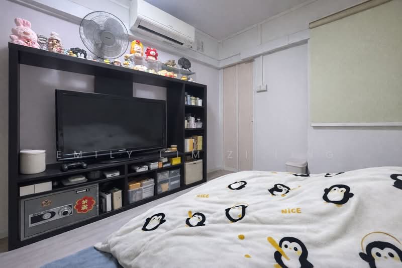 701 Yishun Avenue 5, 701 Yishun Avenue 5, 2 Bedrooms, 731 sqft, HDB Flat For Sale, by Emily Lim Zi Ling, 500107346 - Bedroom - PropertyGuru.com.sg