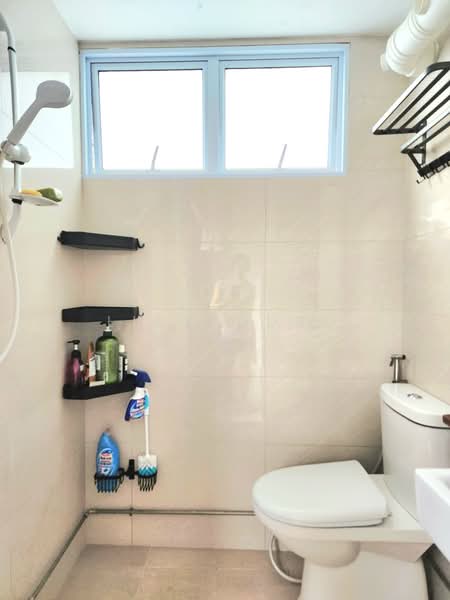 6 Lorong Lew Lian, 6 Lorong Lew Lian, Room Rental, 170 sqft, HDB Flat For Rent, by Lissandre See, 500107353 - Bathroom - PropertyGuru.com.sg