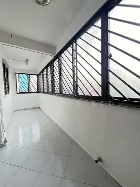 69 Lorong 4 Toa Payoh, 69 Lorong 4 Toa Payoh, 2 Bedrooms, 775 sqft, HDB Flat For Sale, by Leonard Lee, 500107355 - Balcony - PropertyGuru.com.sg