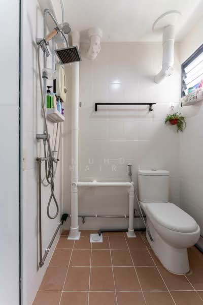 122 Paya Lebar Way, 122 Paya Lebar Way, 3 Bedrooms, 980 sqft, HDB Flat For Sale, by Muhd Khairil, 500107387 - Master Bathroom - PropertyGuru.com.sg