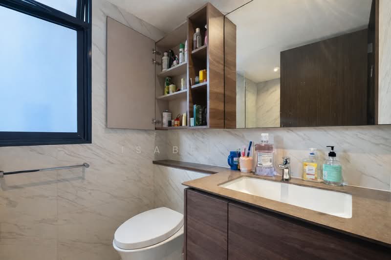 Le Quest, 10 Bukit Batok Street 41, 3 Bedrooms, 883 sqft, Condominium For Sale, by Isabel It, 500107399 - Bathroom - PropertyGuru.com.sg