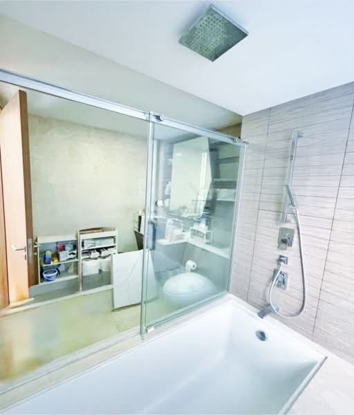 V on Shenton, 5 Shenton Way, 2 Bedrooms, 958 sqft, Condominium For Rent, by Jowell Chia 谢炳耀, 500107409 - Bathroom - PropertyGuru.com.sg