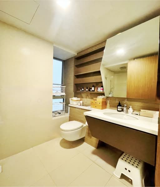 V on Shenton, 5 Shenton Way, 2 Bedrooms, 958 sqft, Condominium For Rent, by Jowell Chia 谢炳耀, 500107409 - Bathroom - PropertyGuru.com.sg