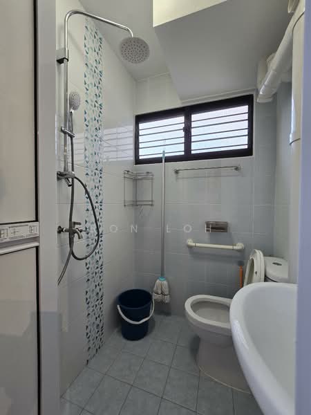 545 Bedok North Street 3, 545 Bedok North Street 3, Room Rental, 200 sqft, HDB Flat For Rent, by Ron Loh, 500107426 - Bathroom - PropertyGuru.com.sg
