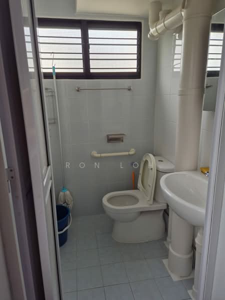 545 Bedok North Street 3, 545 Bedok North Street 3, Room Rental, 200 sqft, HDB Flat For Rent, by Ron Loh, 500107426 - Bathroom - PropertyGuru.com.sg