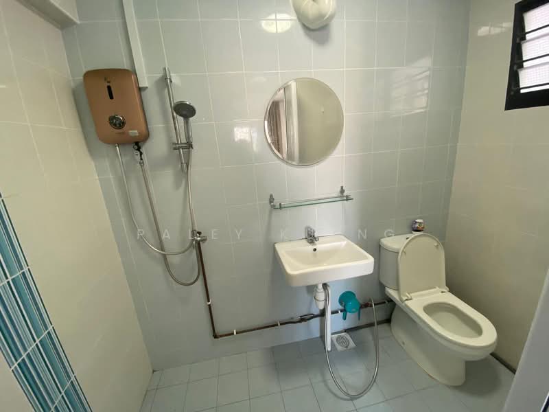 192 Bishan Street 13, 192 Bishan Street 13, 3 Bedrooms, 1,292 sqft, HDB Flat For Rent, by Paley Kuang, 500107432 - Bathroom - PropertyGuru.com.sg