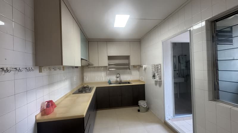 81A Lorong 4 Toa Payoh, 81A Lorong 4 Toa Payoh, 3 Bedrooms, 1,108 sqft, HDB Flat For Sale, by Kenny Wong, 500107447 - Kitchen - PropertyGuru.com.sg