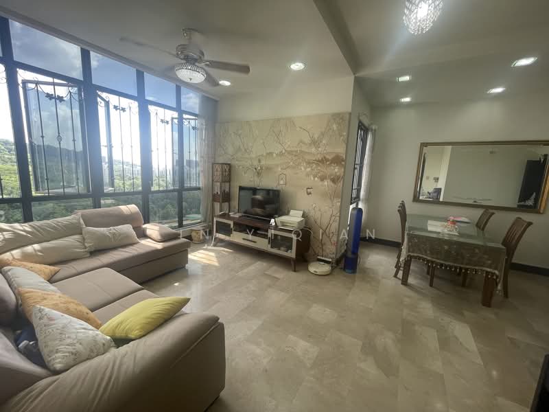 Regent Heights, 50 Bukit Batok East Avenue 5, 3 Bedrooms, 1,163 sqft, Condominium For Sale, by Lin Yiqian, 500107466 - Living Room - PropertyGuru.com.sg