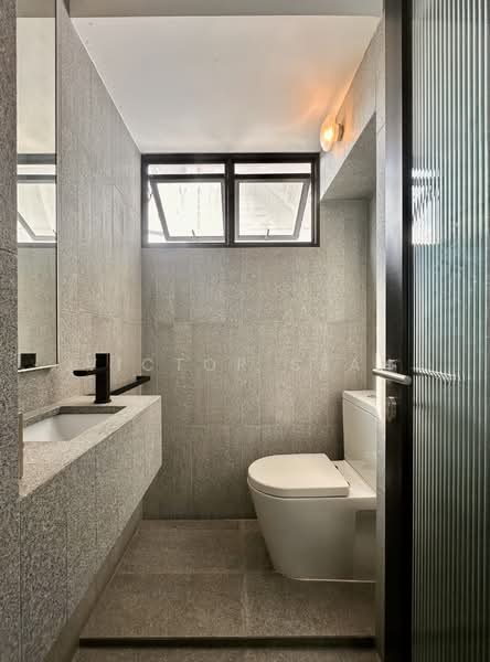 5 Saint George's Lane, 5 Saint George's Lane, 2 Bedrooms, 732 sqft, HDB Flat For Sale, by Victor Seah, 500107476 - Common Bathroom - PropertyGuru.com.sg