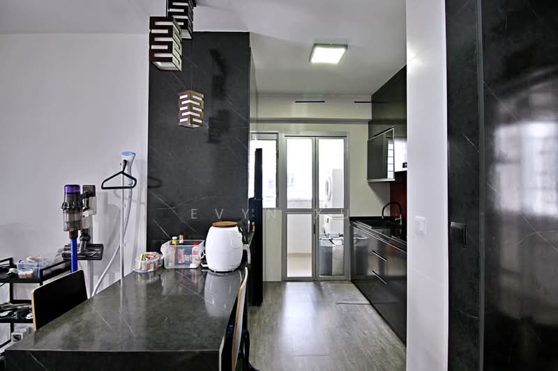 694D Woodlands Drive 62, 694D Woodlands Drive 62, 2 Bedrooms, 732 sqft, HDB Flat For Sale, by Evyn Xu, 500107483 - Kitchen - PropertyGuru.com.sg