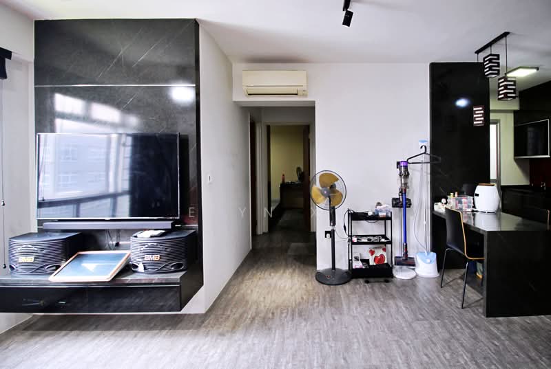 694D Woodlands Drive 62, 694D Woodlands Drive 62, 2 Bedrooms, 732 sqft, HDB Flat For Sale, by Evyn Xu, 500107483 - Living Room - PropertyGuru.com.sg