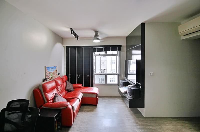 694D Woodlands Drive 62, 694D Woodlands Drive 62, 2 Bedrooms, 732 sqft, HDB Flat For Sale, by Evyn Xu, 500107483 - Living Room - PropertyGuru.com.sg