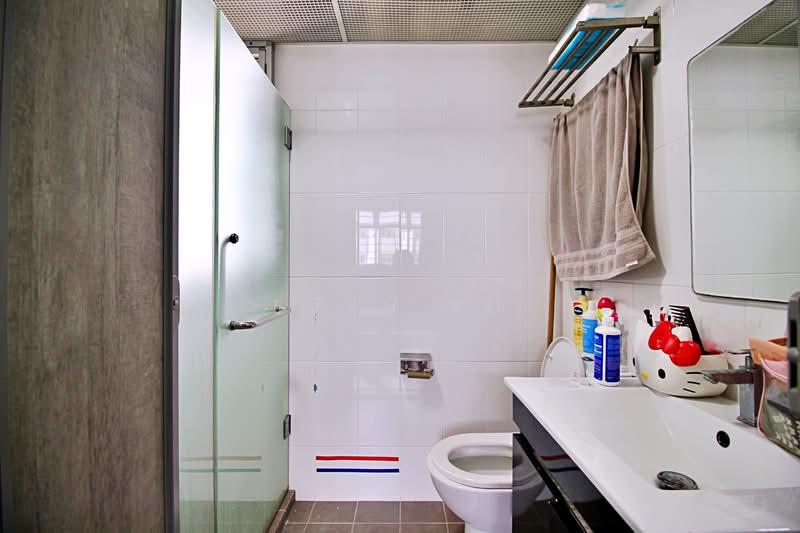 694D Woodlands Drive 62, 694D Woodlands Drive 62, 2 Bedrooms, 732 sqft, HDB Flat For Sale, by Evyn Xu, 500107483 - Bathroom - PropertyGuru.com.sg
