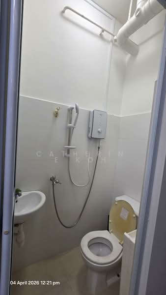 Tanglin View, 150 Prince Charles Crescent, Room Rental, 100 sqft, Condominium For Rent, by Catherine Koh, 500107496 - Common Bathroom 2 - PropertyGuru.com.sg