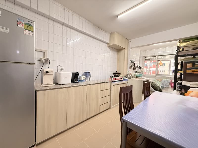 186 Bukit Batok West Avenue 6, 186 Bukit Batok West Avenue 6, 3 Bedrooms, 1,205 sqft, HDB Flat For Sale, by Dawn Low, 500107497 - Kitchen - PropertyGuru.com.sg