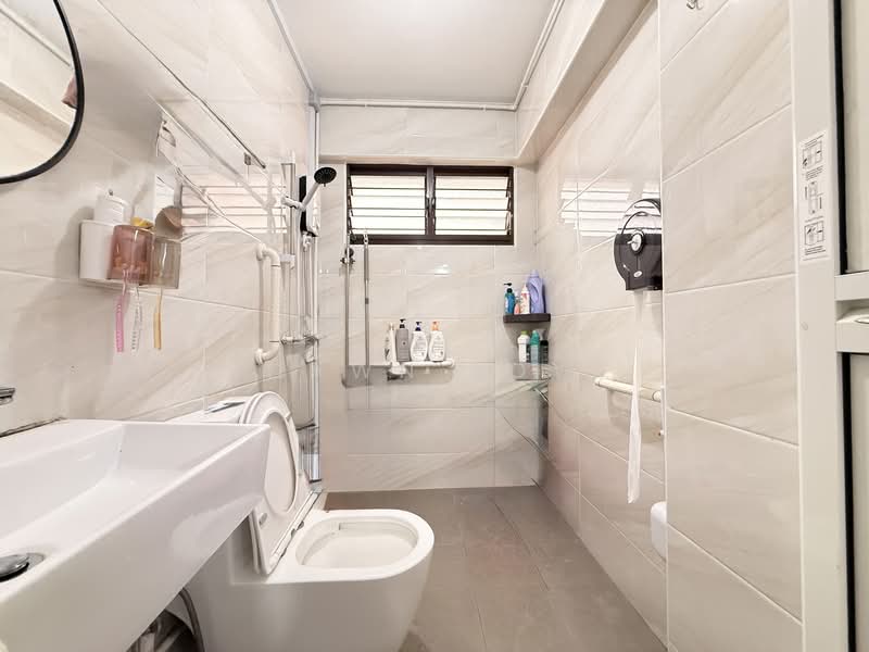 186 Bukit Batok West Avenue 6, 186 Bukit Batok West Avenue 6, 3 Bedrooms, 1,205 sqft, HDB Flat For Sale, by Dawn Low, 500107497 - Bathroom - PropertyGuru.com.sg