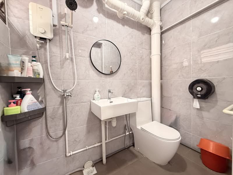 186 Bukit Batok West Avenue 6, 186 Bukit Batok West Avenue 6, 3 Bedrooms, 1,205 sqft, HDB Flat For Sale, by Dawn Low, 500107497 - Bathroom - PropertyGuru.com.sg