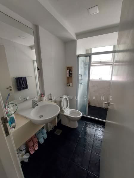 The Esparis, 7A Pasir Ris Drive 4, Room Rental, 140 sqft, Condominium For Rent, by Kaoru Fugane, 500107498 - Common toilet 1 - PropertyGuru.com.sg