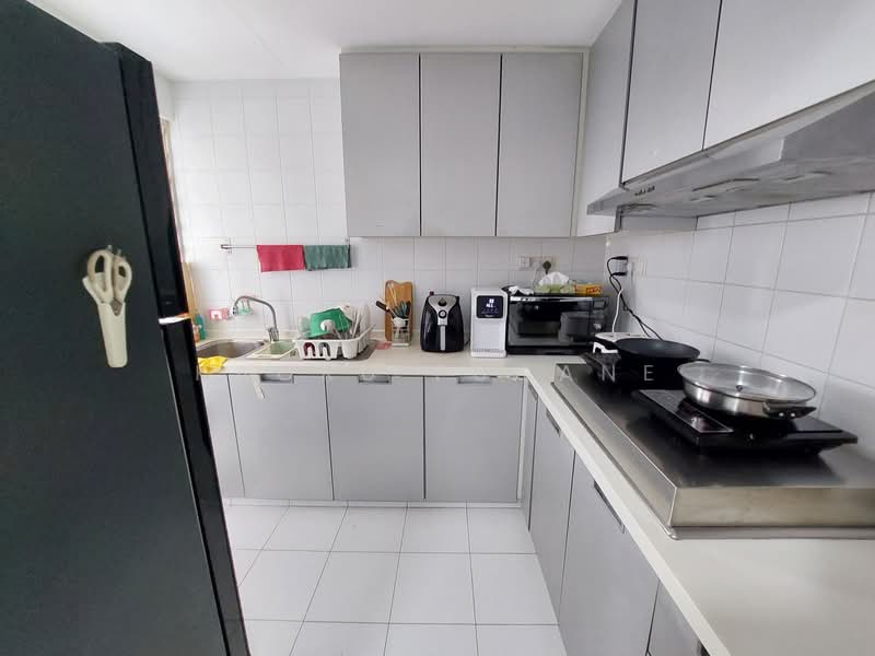 The Esparis, 7A Pasir Ris Drive 4, Room Rental, 140 sqft, Condominium For Rent, by Kaoru Fugane, 500107498 - Kitchen - PropertyGuru.com.sg