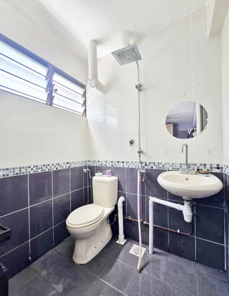 628 Bedok Reservoir Road, 628 Bedok Reservoir Road, 3 Bedrooms, 1,022 sqft, HDB Flat For Sale, by Adrian Tan, 500107501 - Bathroom - PropertyGuru.com.sg