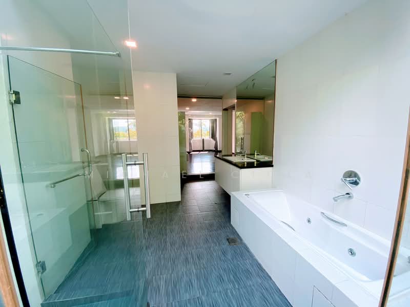 Swiss View, Swiss View, 6 Bedrooms, 4,300 sqft, Terraced House For Rent, by Michael Ciola, 500107518 - Bathroom - PropertyGuru.com.sg
