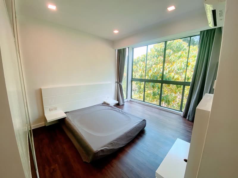 Swiss View, Swiss View, 6 Bedrooms, 4,300 sqft, Terraced House For Rent, by Michael Ciola, 500107518 - Bedroom - PropertyGuru.com.sg