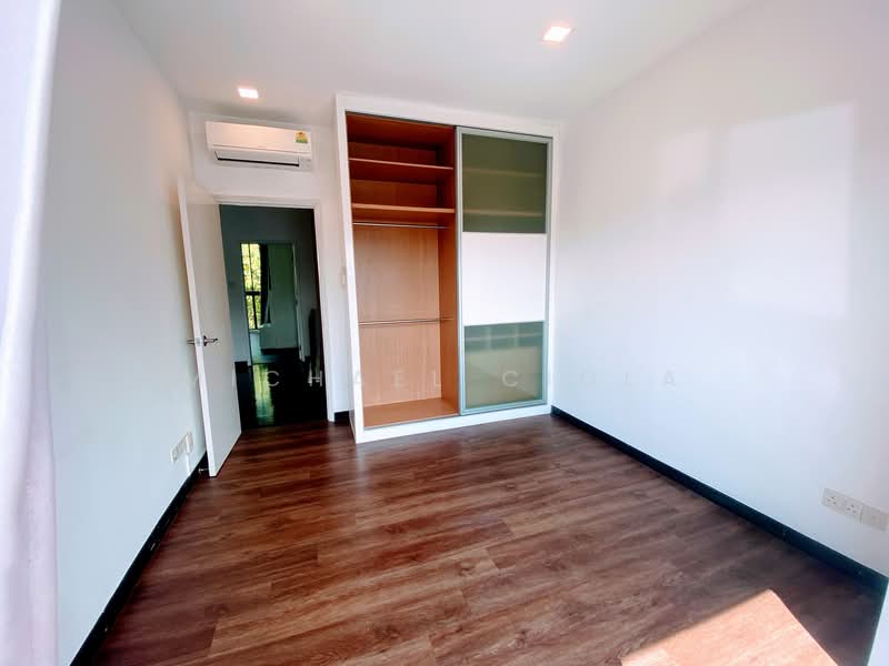 Swiss View, Swiss View, 6 Bedrooms, 4,300 sqft, Terraced House For Rent, by Michael Ciola, 500107518 - Bedroom - PropertyGuru.com.sg