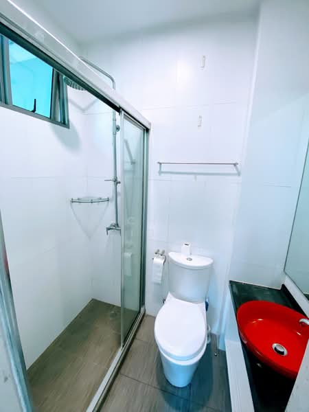 Swiss View, Swiss View, 6 Bedrooms, 4,300 sqft, Terraced House For Rent, by Michael Ciola, 500107518 - Bathroom - PropertyGuru.com.sg