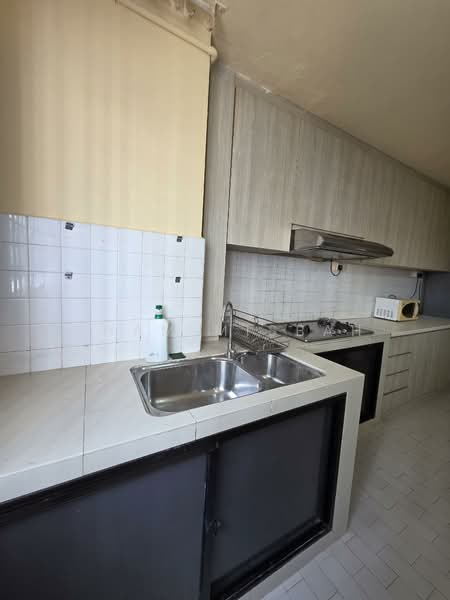 105 Bishan Street 12, 105 Bishan Street 12, 2 Bedrooms, 688 sqft, HDB Flat For Sale, by Sham Misbah, 500107532 - Kitchen - PropertyGuru.com.sg