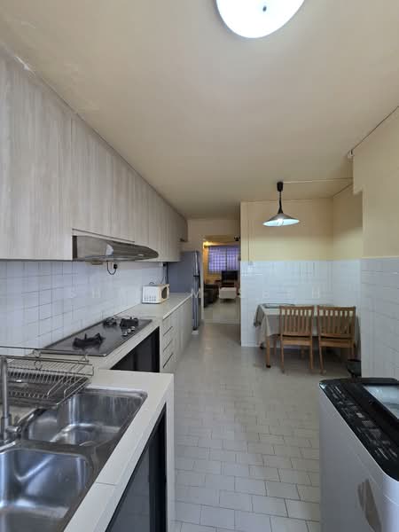 105 Bishan Street 12, 105 Bishan Street 12, 2 Bedrooms, 688 sqft, HDB Flat For Sale, by Sham Misbah, 500107532 - Kitchen - PropertyGuru.com.sg