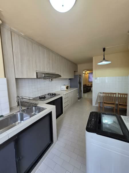 105 Bishan Street 12, 105 Bishan Street 12, 2 Bedrooms, 688 sqft, HDB Flat For Sale, by Sham Misbah, 500107532 - Kitchen - PropertyGuru.com.sg