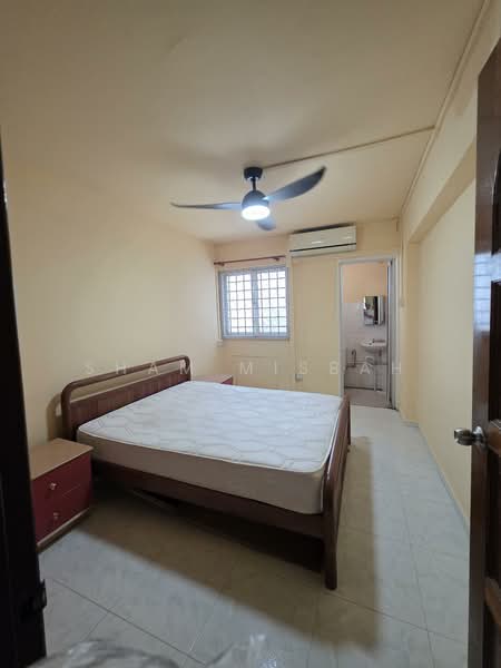 105 Bishan Street 12, 105 Bishan Street 12, 2 Bedrooms, 688 sqft, HDB Flat For Sale, by Sham Misbah, 500107532 - Bedroom - PropertyGuru.com.sg