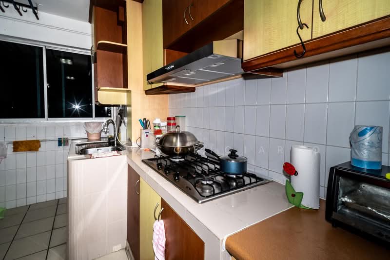 426 Pasir Ris Drive 6, 426 Pasir Ris Drive 6, Room Rental, 125 sqft, HDB Flat For Rent, by Ariel Soeigiarto, 500107533 - Kitchen - PropertyGuru.com.sg