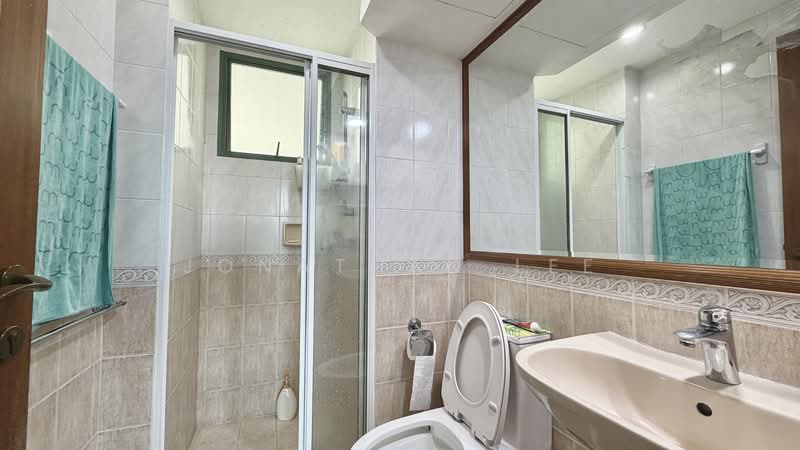 Palm Gardens, 2D Hong San Walk, 3 Bedrooms, 1,206 sqft, Condominium For Sale, by Jonathan Lee, 500107534 - Bathroom - PropertyGuru.com.sg