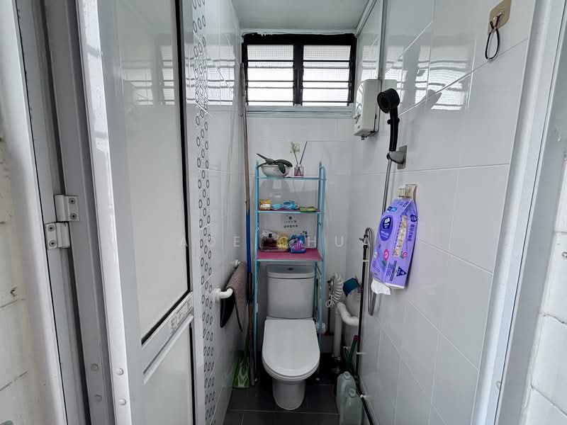 77 Bedok North Road, 77 Bedok North Road, 2 Bedrooms, 635 sqft, HDB Flat For Sale, by Ade Chua, 500107536 - Bathroom - PropertyGuru.com.sg