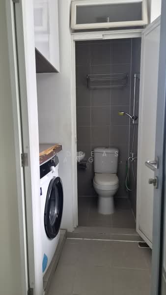 Hundred Trees, 85 West Coast Drive, 3 Bedrooms, 1,163 sqft, Condominium For Sale, by Andreas Chang Shin Ae, 500107550 - Bathroom - PropertyGuru.com.sg