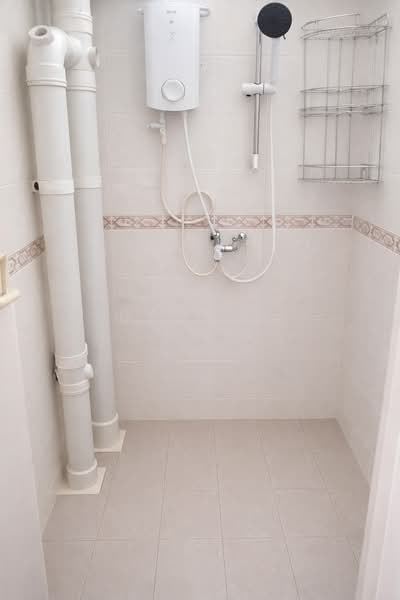 158 Mei Ling Street, 158 Mei Ling Street, 2 Bedrooms, 710 sqft, HDB Flat For Sale, by Delvin Ong, 500107584 - Bathroom - PropertyGuru.com.sg