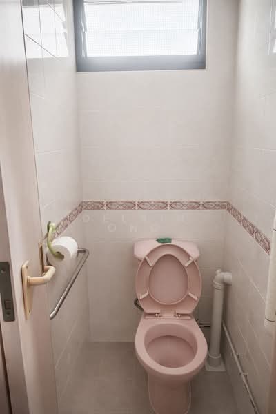 158 Mei Ling Street, 158 Mei Ling Street, 2 Bedrooms, 710 sqft, HDB Flat For Sale, by Delvin Ong, 500107584 - Bathroom - PropertyGuru.com.sg