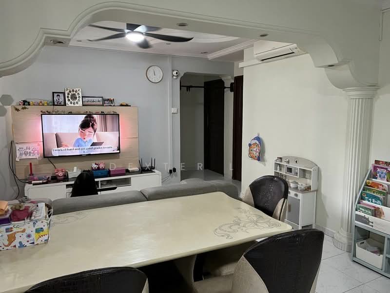 322 Sembawang Close, 322 Sembawang Close, 3 Bedrooms, 1,087 sqft, HDB Flat For Sale, by Dexter Lim, 500107596 - Living Room - PropertyGuru.com.sg