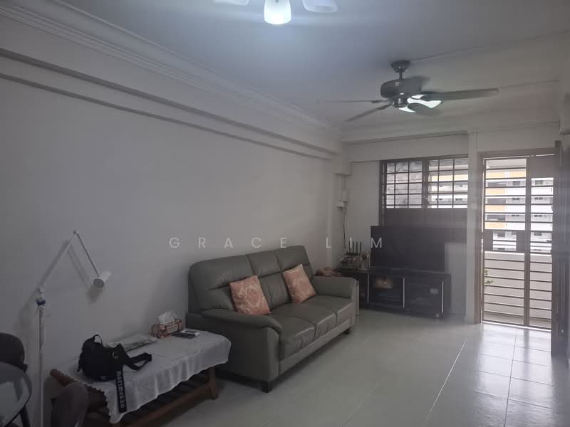 740 Yishun Avenue 5, 740 Yishun Avenue 5, 2 Bedrooms, 721 sqft, HDB Flat For Sale, by Grace Lim, 500107602 - Living Room - PropertyGuru.com.sg