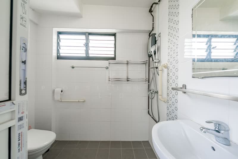 511 Jurong West Street 52, 511 Jurong West Street 52, 3 Bedrooms, 1,109 sqft, HDB Flat For Sale, by Gina Tow, 500107619 - Bathroom - PropertyGuru.com.sg