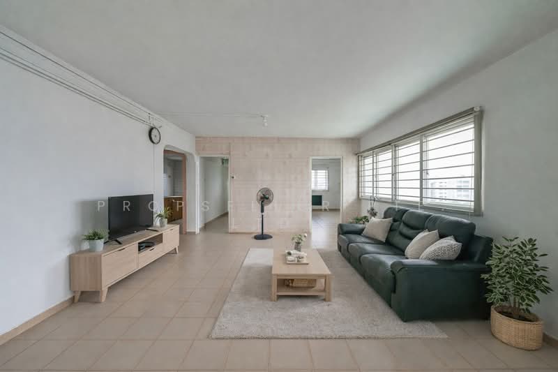 511 Jurong West Street 52, 511 Jurong West Street 52, 3 Bedrooms, 1,109 sqft, HDB Flat For Sale, by Gina Tow, 500107619 - Living Room - PropertyGuru.com.sg