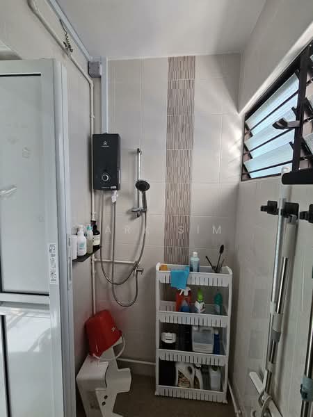 277 Tampines Street 22, 277 Tampines Street 22, Room Rental, 150 sqft, HDB Flat For Rent, by Mark Sim, 500107622 - Bathroom - PropertyGuru.com.sg