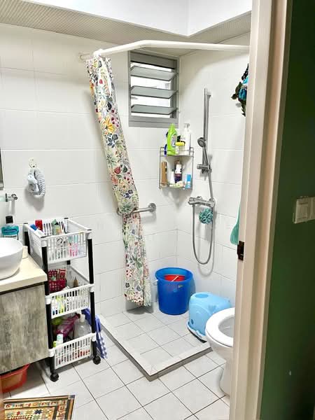 429B Yishun Avenue 11, 429B Yishun Avenue 11, Room Rental, 100 sqft, HDB Flat For Rent, by Christine Low, 500107626 - Bathroom - PropertyGuru.com.sg