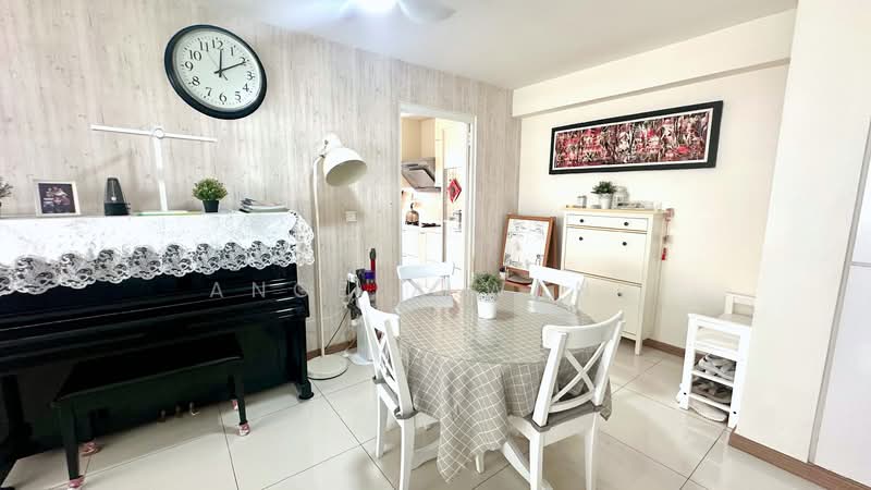 453B Bukit Batok West Avenue 6, 453B Bukit Batok West Avenue 6, 3 Bedrooms, 1,238 sqft, HDB Flat For Sale, by Angela Wang, 500107637 - Dining Room - PropertyGuru.com.sg