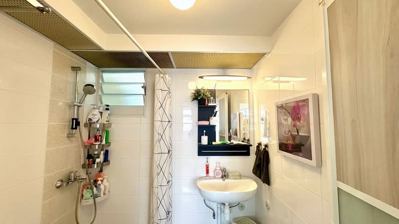 453B Bukit Batok West Avenue 6, 453B Bukit Batok West Avenue 6, 3 Bedrooms, 1,238 sqft, HDB Flat For Sale, by Angela Wang, 500107637 - Bathroom - PropertyGuru.com.sg