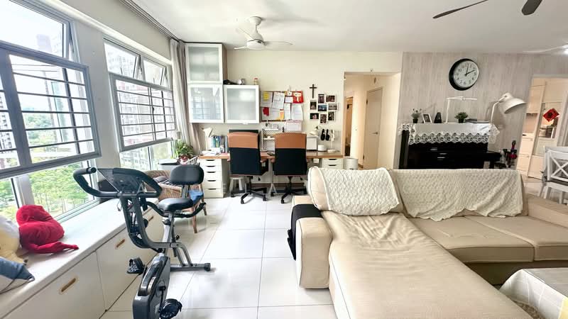 453B Bukit Batok West Avenue 6, 453B Bukit Batok West Avenue 6, 3 Bedrooms, 1,238 sqft, HDB Flat For Sale, by Angela Wang, 500107637 - Living Room - PropertyGuru.com.sg