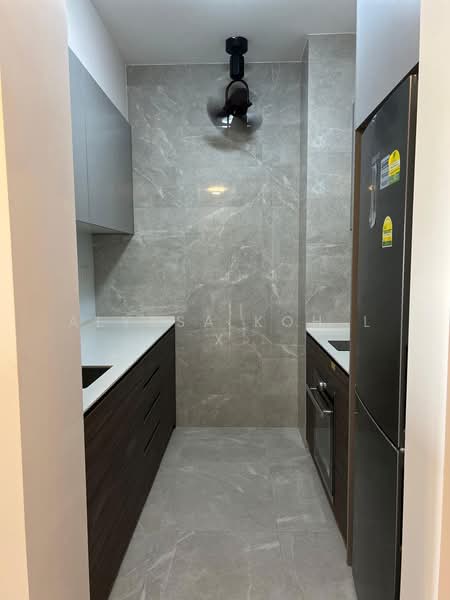 Stirling Residences, 23 Stirling Road, 2 Bedrooms, 764 sqft, Condominium For Rent, by Alyssa Koh L X, 500107641 - Kitchen - PropertyGuru.com.sg