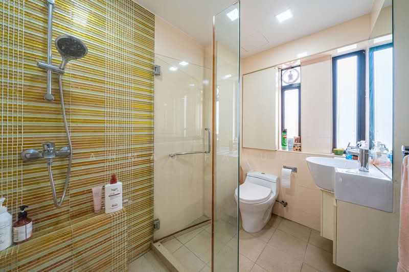 Minbu Court, 54 Minbu Road, 4 Bedrooms, 1,991 sqft, Condominium For Sale, by Ahmad Faruuq, 500107655 - Bathroom - PropertyGuru.com.sg